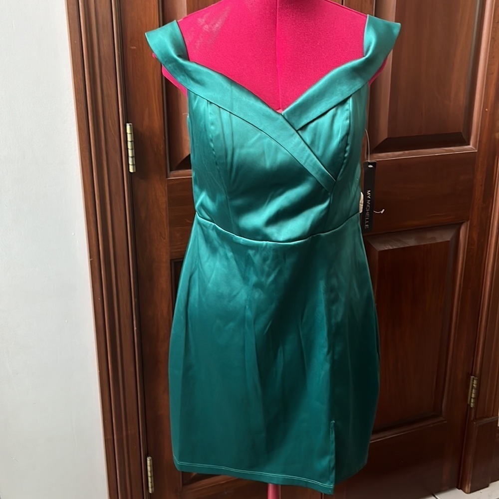 My Michelle Dress Emerald green Satin Dress Off the shoulders Size 11 NWT